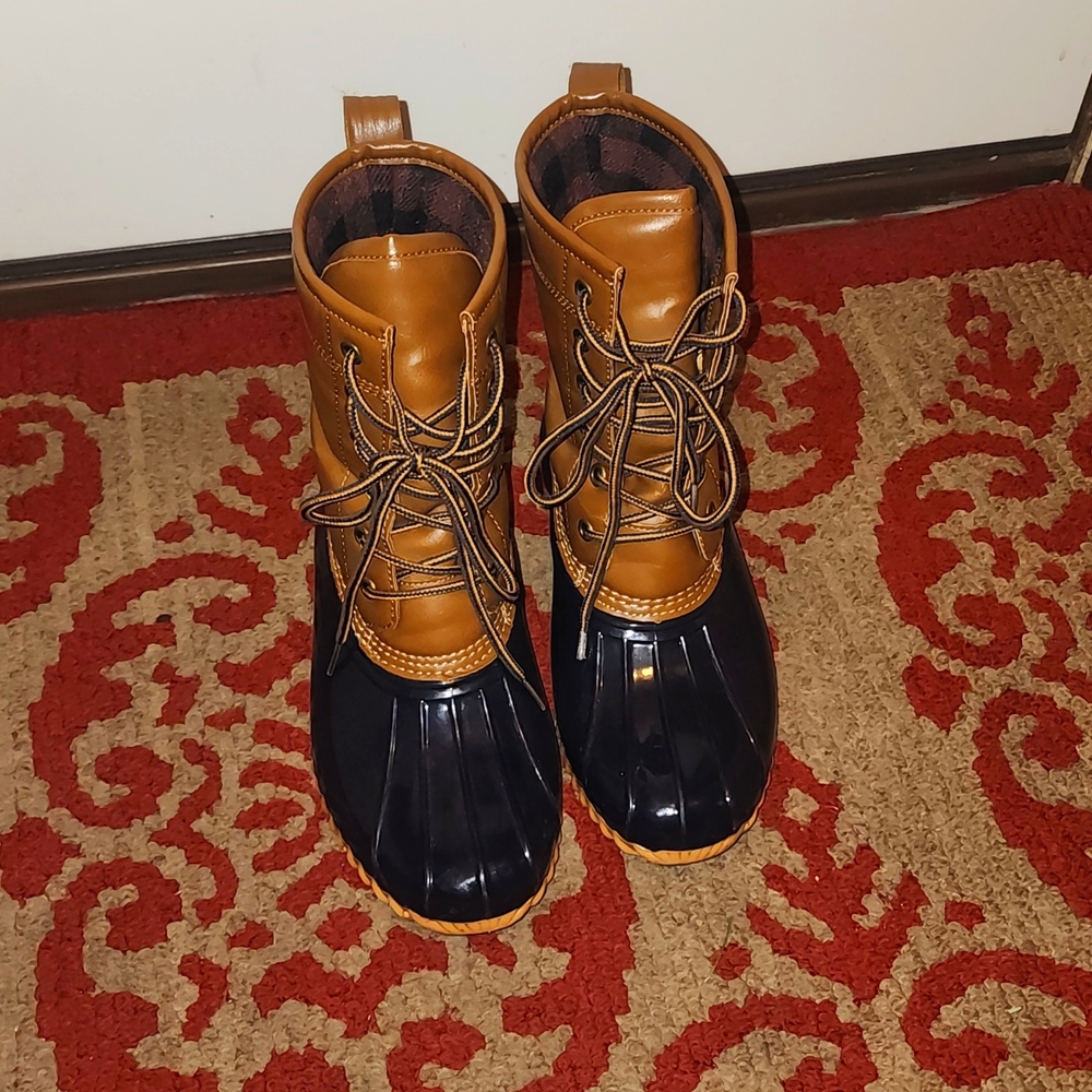 Sporto duck boots waterproof. Navy and brown sz 6.5